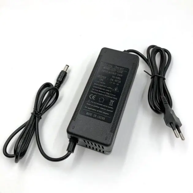 Chargeur 54,6 V / 2 A pour trottinettes électreique